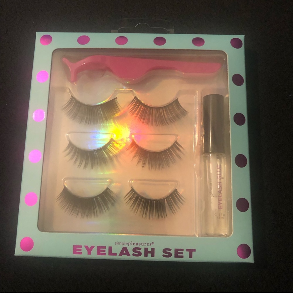 Simple pleasures eyelash set NWT